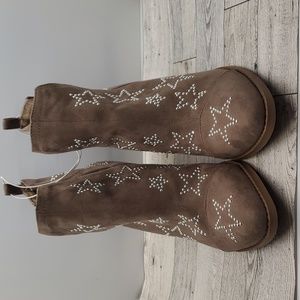 NWOT Carlos Santana Westerly 8.5 Star Studded Booties